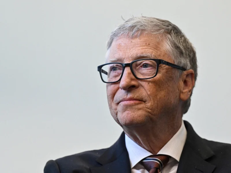 Bill Gates cảnh báo 20 năm biến động trước khi sung túc nhờ AI
