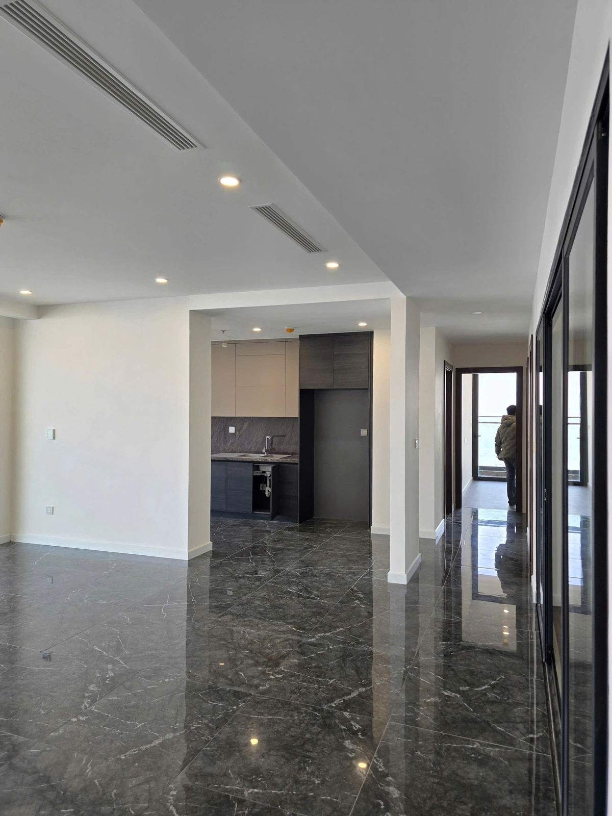 Căn hộ 200 m2 'thay áo' bằng những đường cong (ảnh 3)