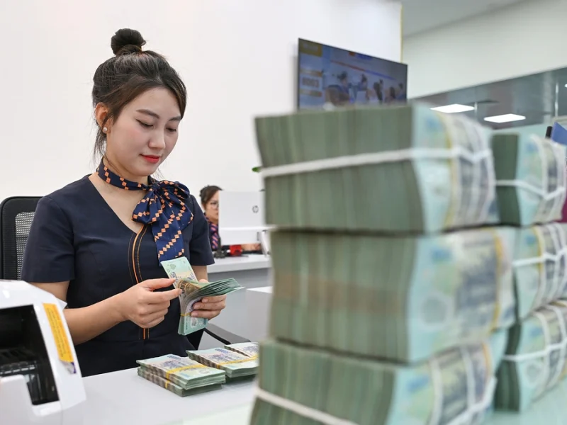 Ngân hàng Nhà nước giục giảm lãi suất tiết kiệm trên tất cả kênh